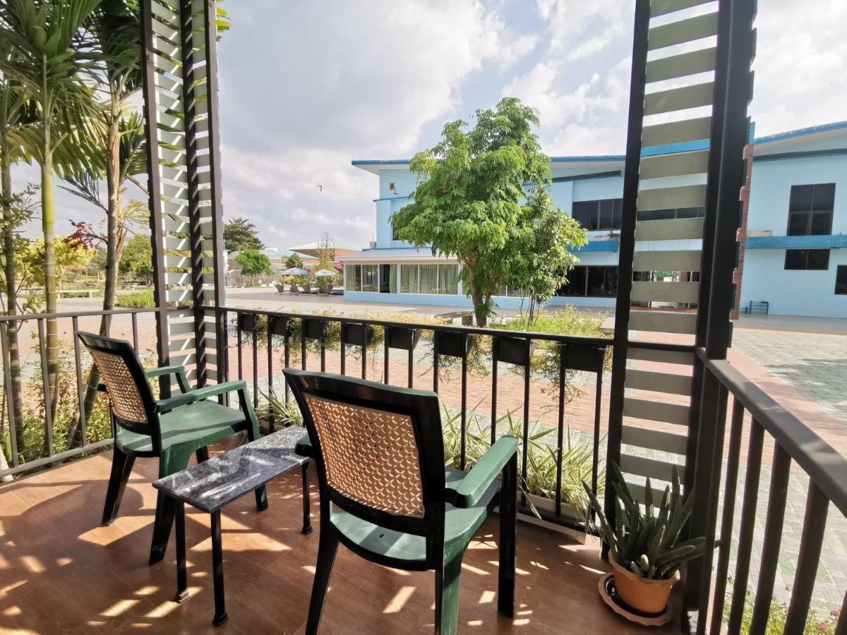 Menam Resort Nakhon Pathom Eksteriør bilde