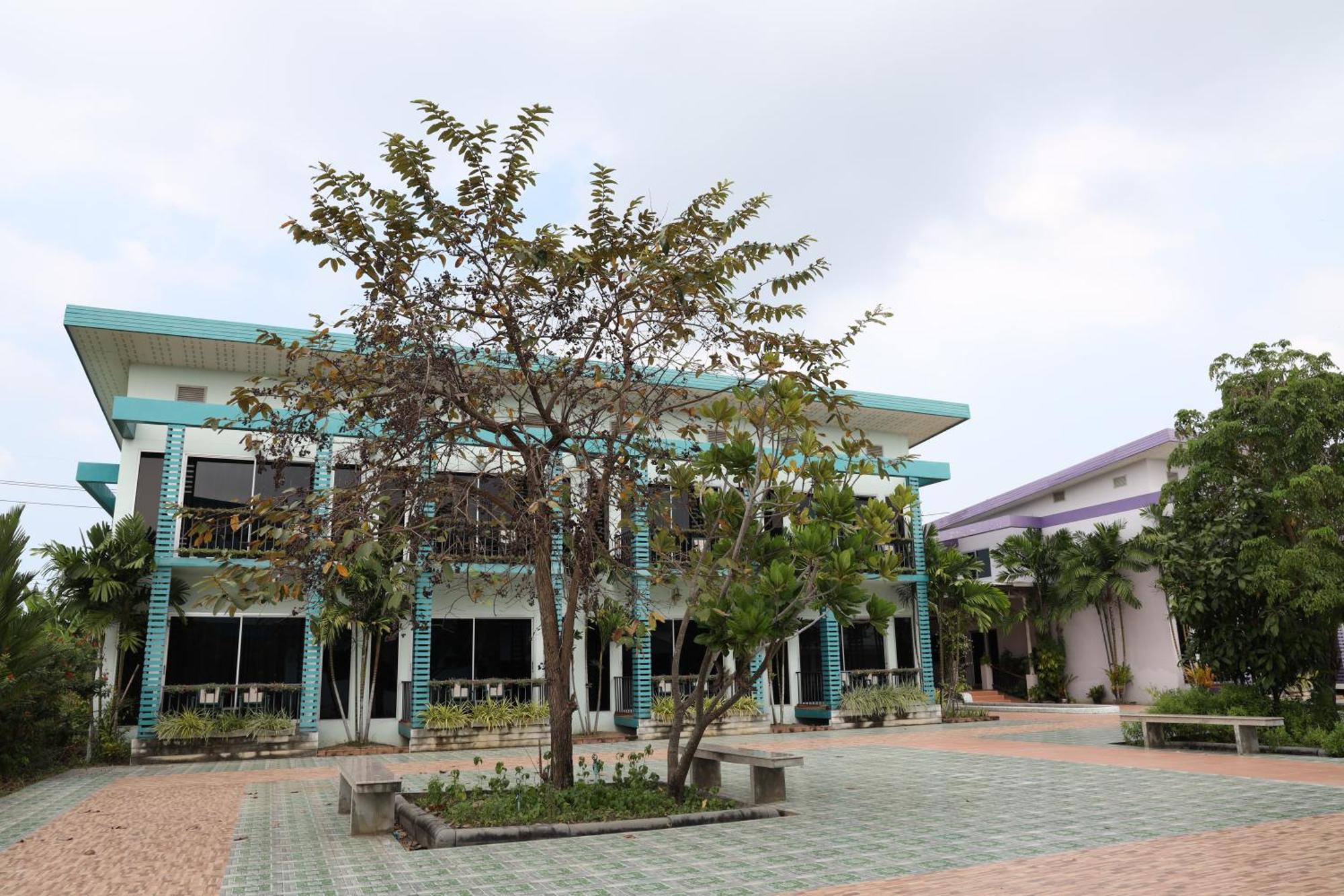 Menam Resort Nakhon Pathom Eksteriør bilde