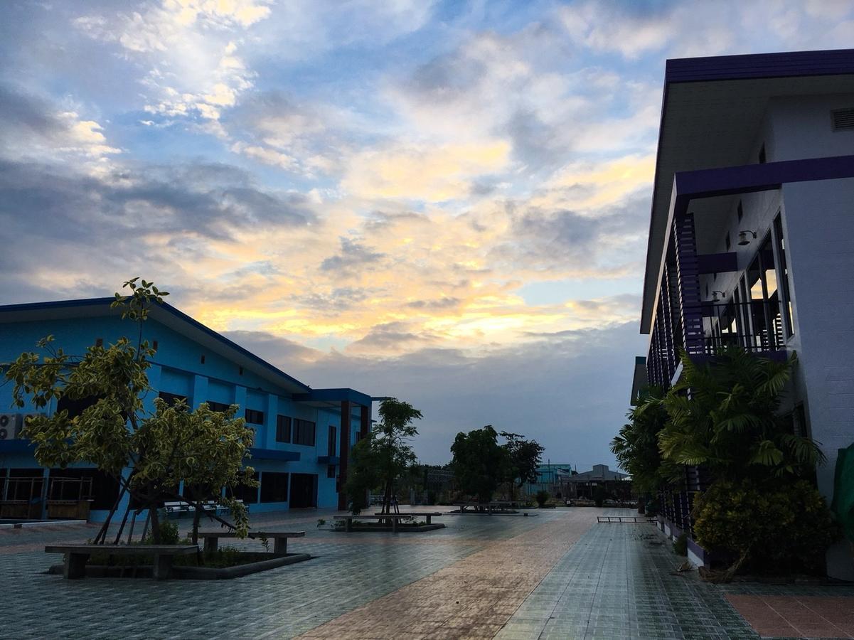 Menam Resort Nakhon Pathom Eksteriør bilde