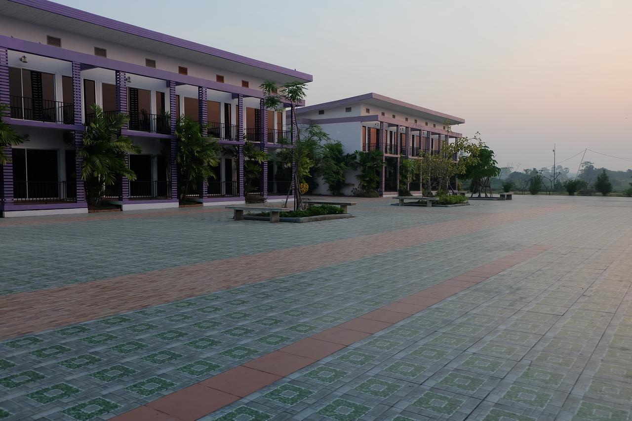 Menam Resort Nakhon Pathom Eksteriør bilde